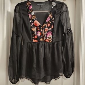 Floral embroidered long sleeve blouse! (Size 00)